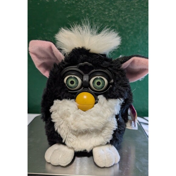 1998 Tiger Electronic FURBY Model 70-800 Black and White - Picture 1 of 6